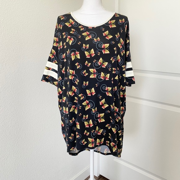 🍉 LuLaRoe Women’s Top Black w/ Butterflies - Picture 1 of 6